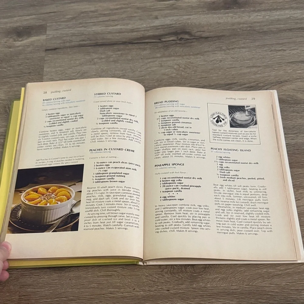 Vintage 1972 Better Homes and Gardens Low-Calorie Desserts Cookbook -Green Cover